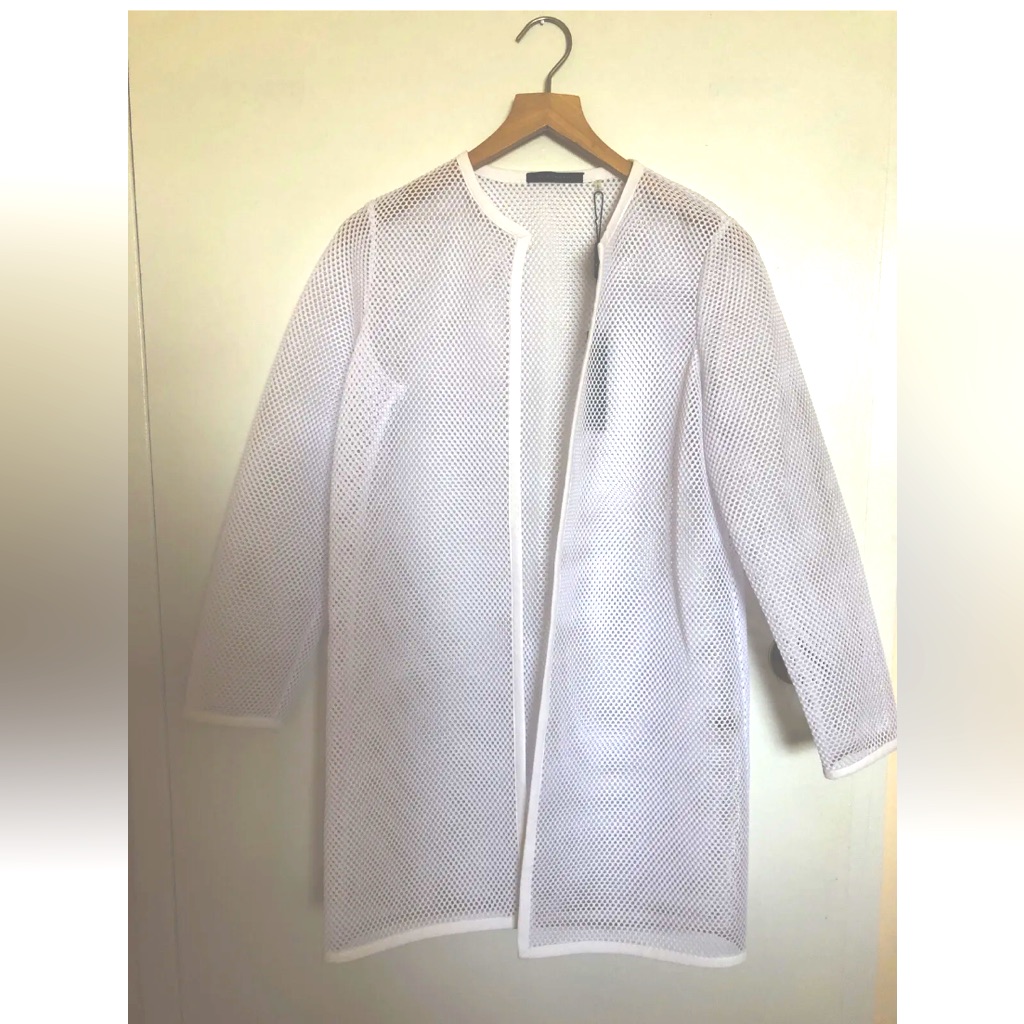 Elie Tahari Soho White Coat. Size Small